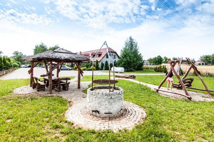 Hôtel Pod Wierzba à Uniejów Extérieur photo