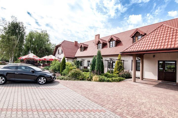 Hôtel Pod Wierzba à Uniejów Extérieur photo