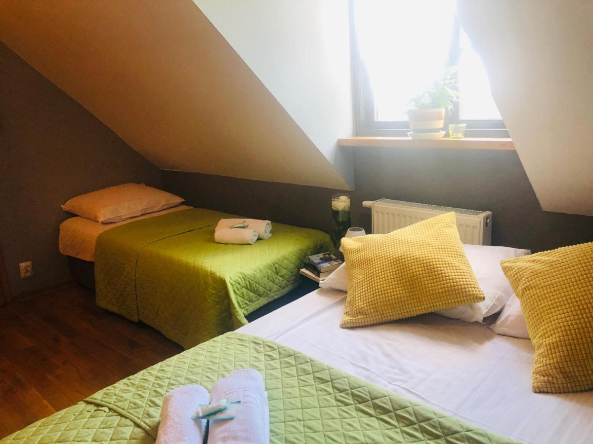 Hôtel Pod Wierzba à Uniejów Extérieur photo
